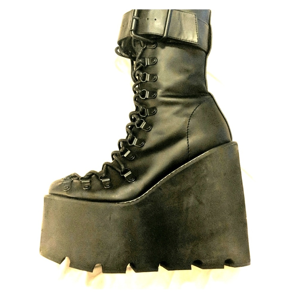 Current mood boots
